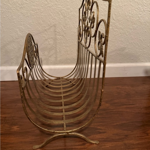 Hollywood Regency Antique Brass Gold Metal Magazine Rack Decorative Scrollwork - Picture 5 of 13